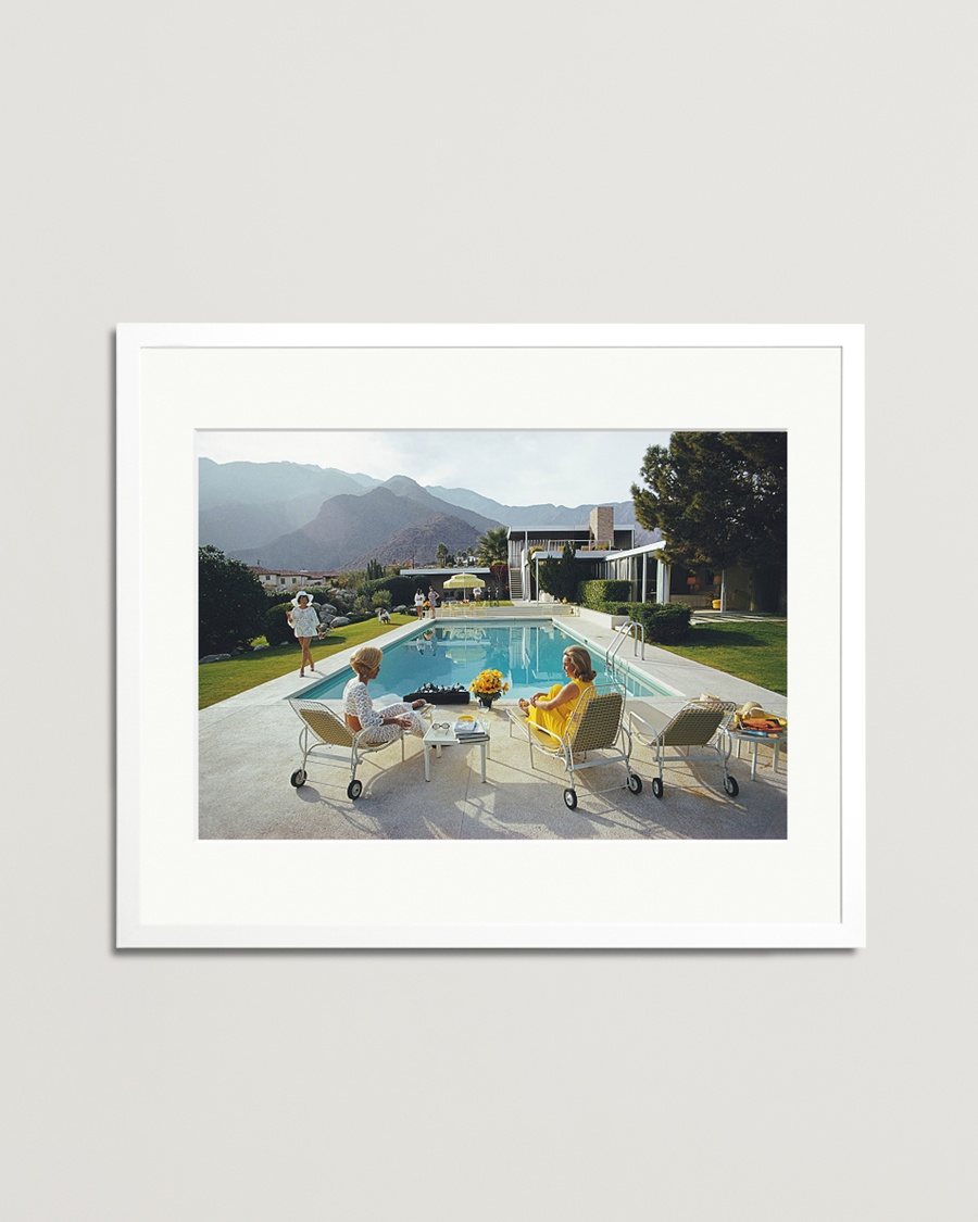 Sonic Editions Framed Slim Aarons Poolside Gossip – Bleu