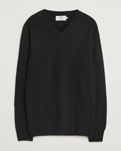 Harley Of Scotland for Care of Carl Harley Of Scotland Brushed Supersoft Lambswool V-Neck Black – Noir