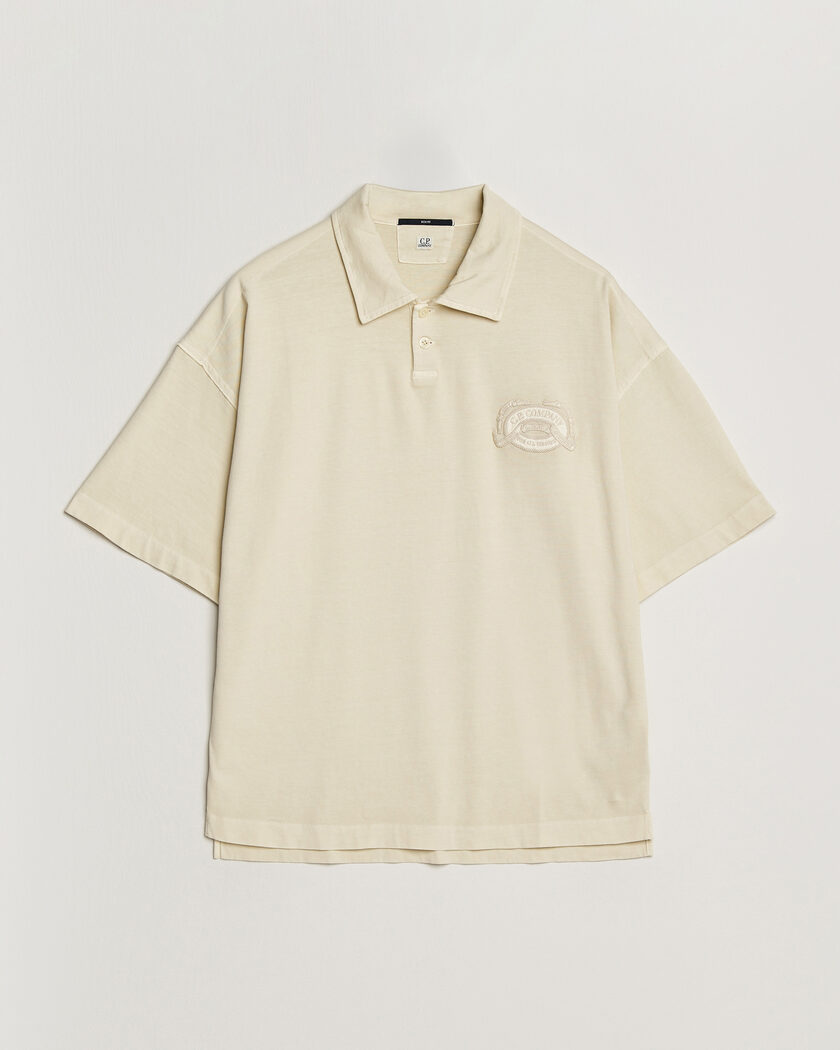 C.P. Company Boxy Fit Cotton Logo Polo Cream – Blanc