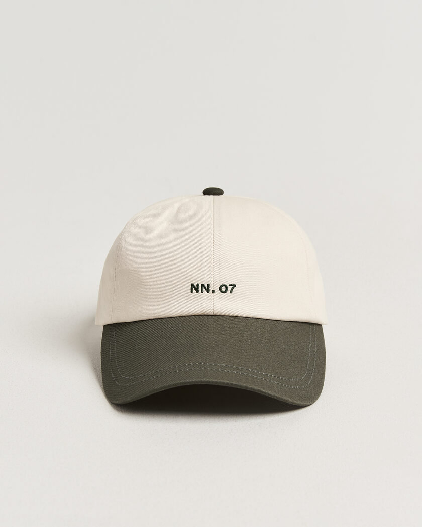 NN07 Logo Cap Dark Army – Vert