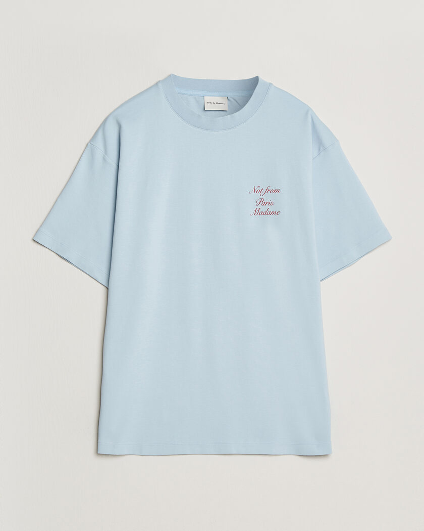 Drôle de Monsieur Slogan Cursive T-Shirt Light Blue – Bleu