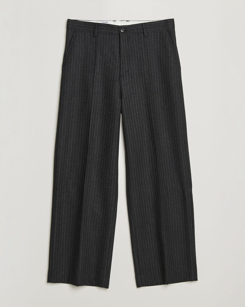 Filippa K Hector Wool Flannel Pinstriped Trousers Anthracite – Gris