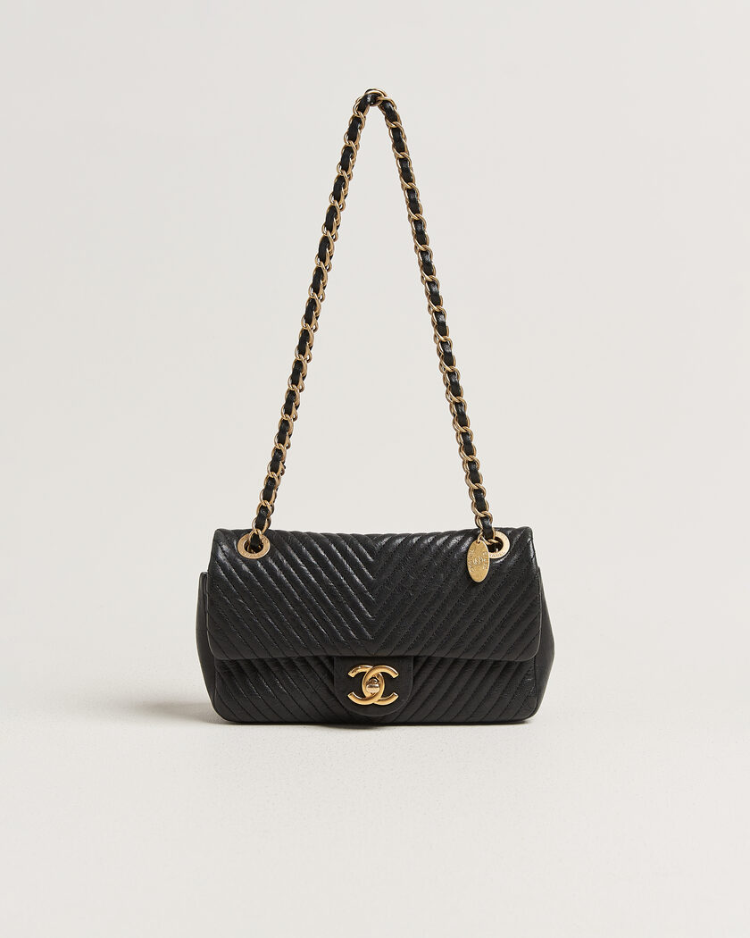 Chanel Pre-Owned Chevron Small Flap Bag Black – Noir