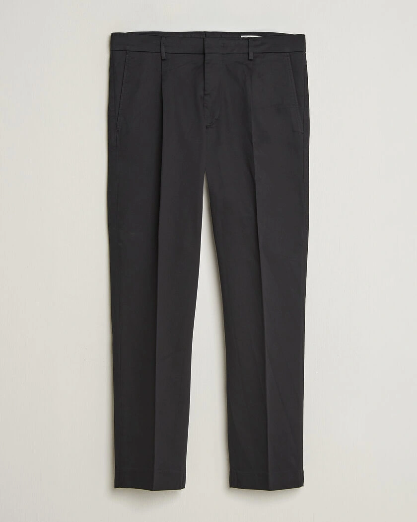NN07 Bill Pleated Cotton Chinos Black – Noir