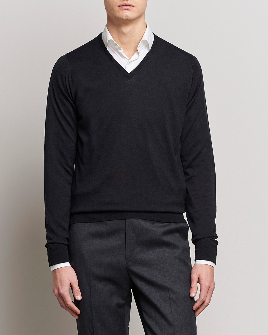 Homme | Formal Wear | John Smedley | Bobby Extra Fine Merino V-Neck Pullover Black