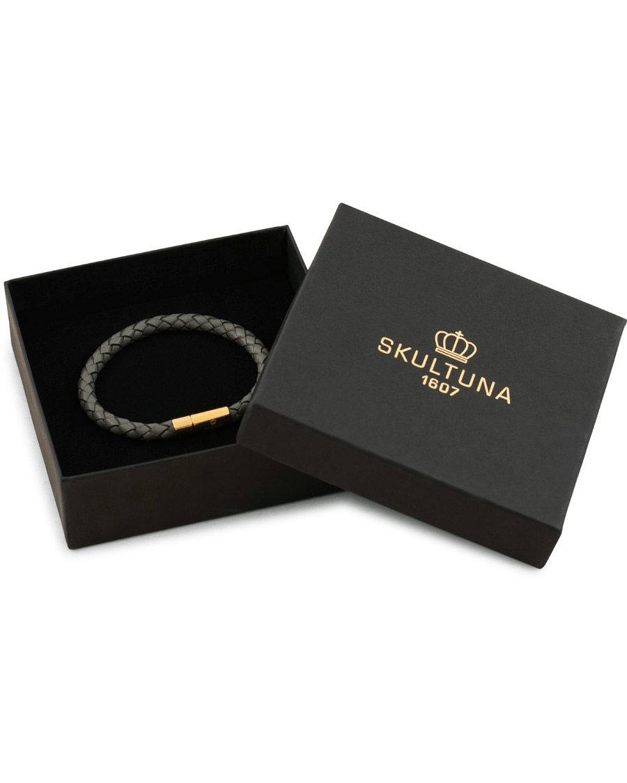 Homme | Skultuna One Row Leather Bracelet Grey Gold | Skultuna | One Row Leather Bracelet Grey Gold