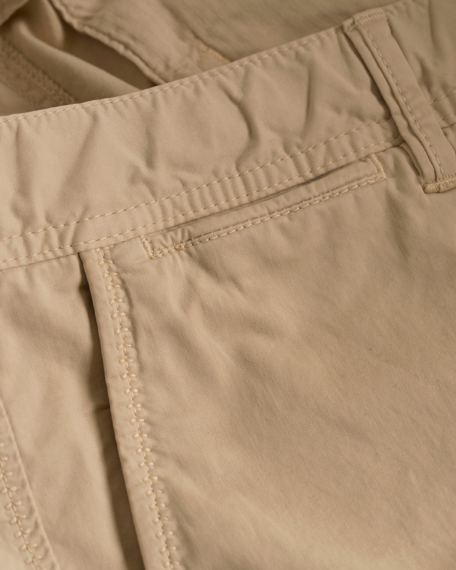 Homme | Pantalons | J.Lindeberg | Chaze Deco Satin Stretch Chinos Beige