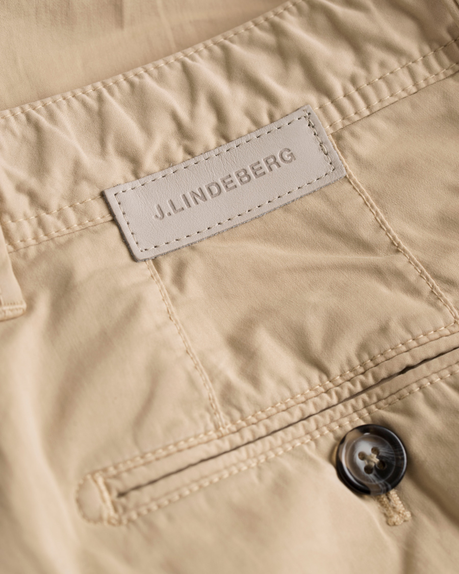 Homme | Pantalons | J.Lindeberg | Chaze Deco Satin Stretch Chinos Beige