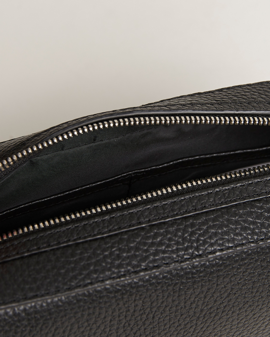 Homme | Tiger of Sweden Wes Grained Leather Toilet Bag Black | Tiger of Sweden | Wes Grained Leather Toilet Bag Black