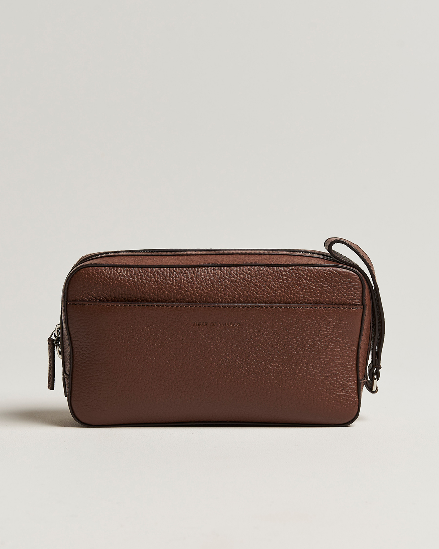 Homme | Sacs | Tiger of Sweden | Wes Grained Leather Toilet Bag Brown