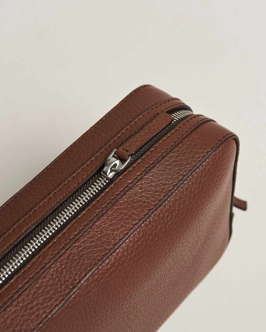 Homme | Sacs | Tiger of Sweden | Wes Grained Leather Toilet Bag Brown
