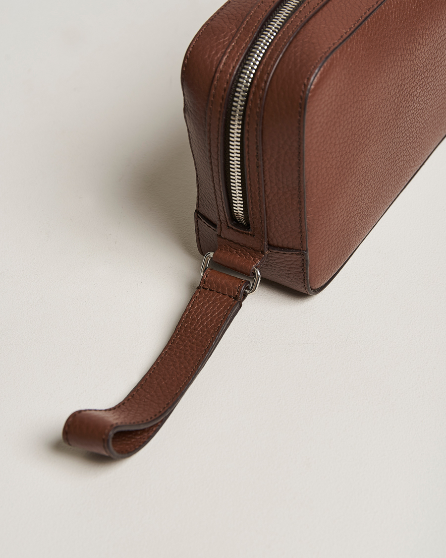 Homme | Sacs | Tiger of Sweden | Wes Grained Leather Toilet Bag Brown