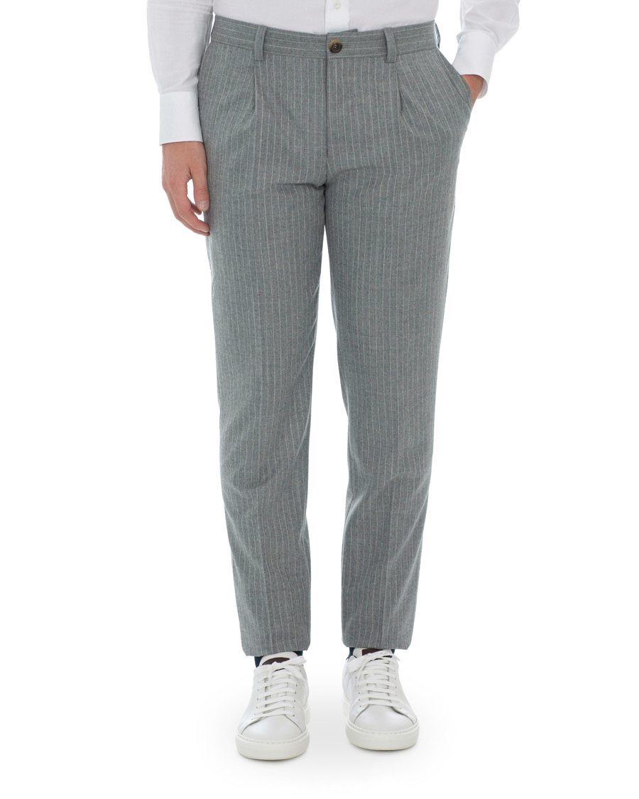 Homme | Pantalons | Brunello Cucinelli | Slim Fit Pin Stripe Pleated Flannel Trousers Light Grey