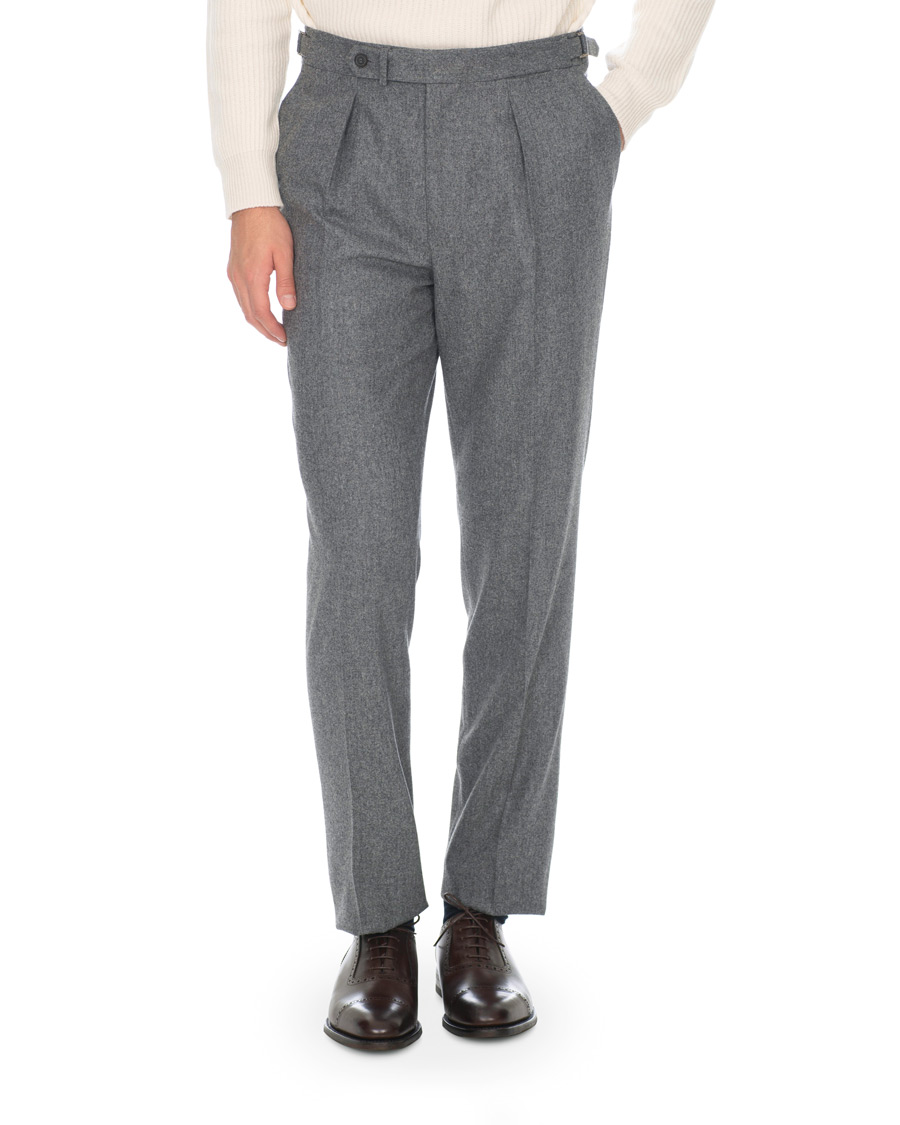 Homme | Pantalons | Berg&Berg | Arnold Pleated Side Adjuster Flanell Trousers Mid Grey