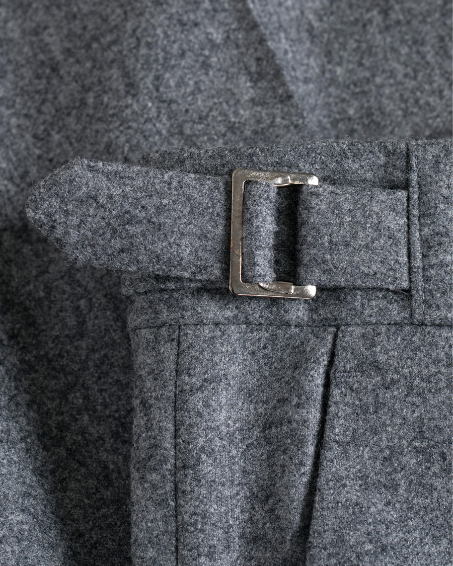 Homme | Pantalons | Berg&Berg | Arnold Pleated Side Adjuster Flanell Trousers Mid Grey