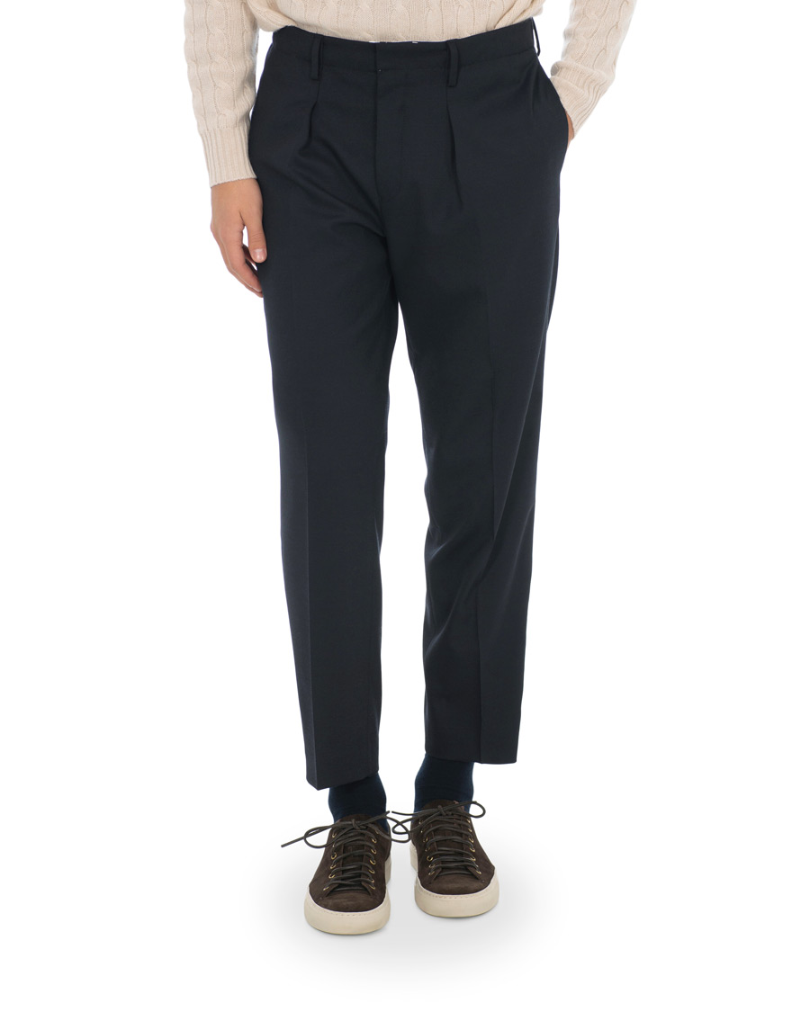 Homme | Pantalons | Tiger of Sweden | Tarine Cropt Pleated Trousers Navy