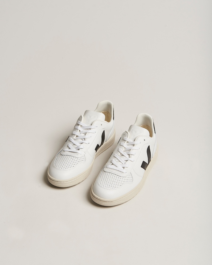 Homme | Veja V-10 Leather Sneaker Extra White/Black | Veja | V-10 Leather Sneaker Extra White/Black