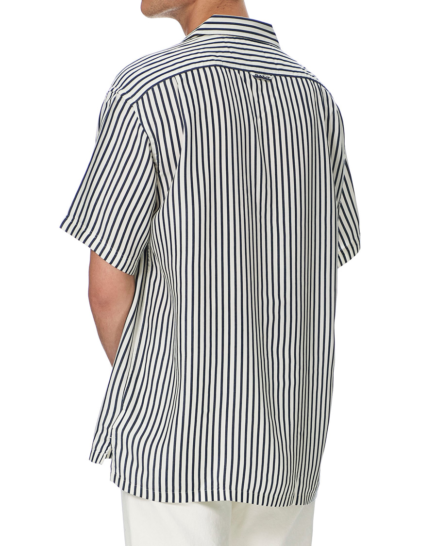 Homme | Chemises | Gant | Rel Stripe Camp Collar Short Sleeve Shirt White/Blue
