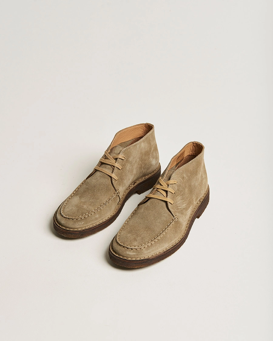 Homme | Best of British | Drake's | Crosby Moc-Toe Suede Chukka Boots Sand