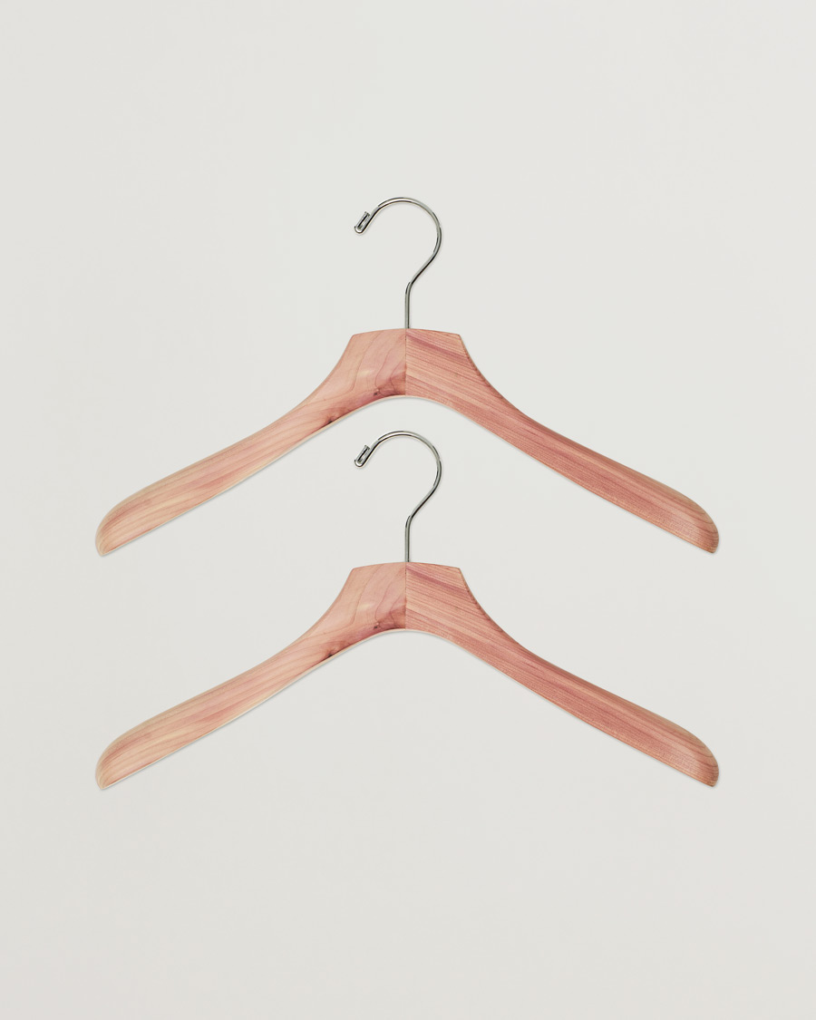 Homme | Care with Carl 2-Pack Cedar Wood Jacket Hanger | Care with Carl | 2-Pack Cedar Wood Jacket Hanger