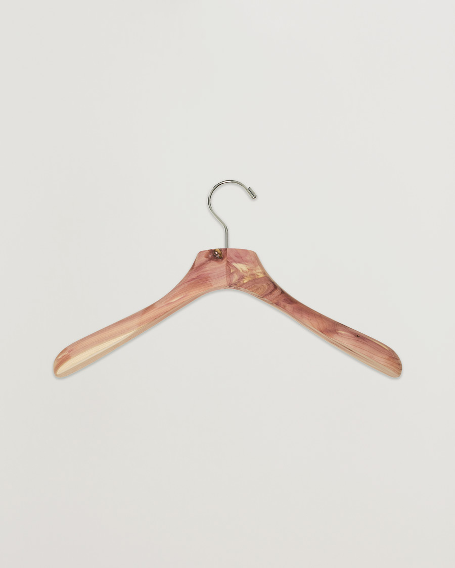 Homme | Care with Carl 2-Pack Cedar Wood Jacket Hanger | Care with Carl | 2-Pack Cedar Wood Jacket Hanger
