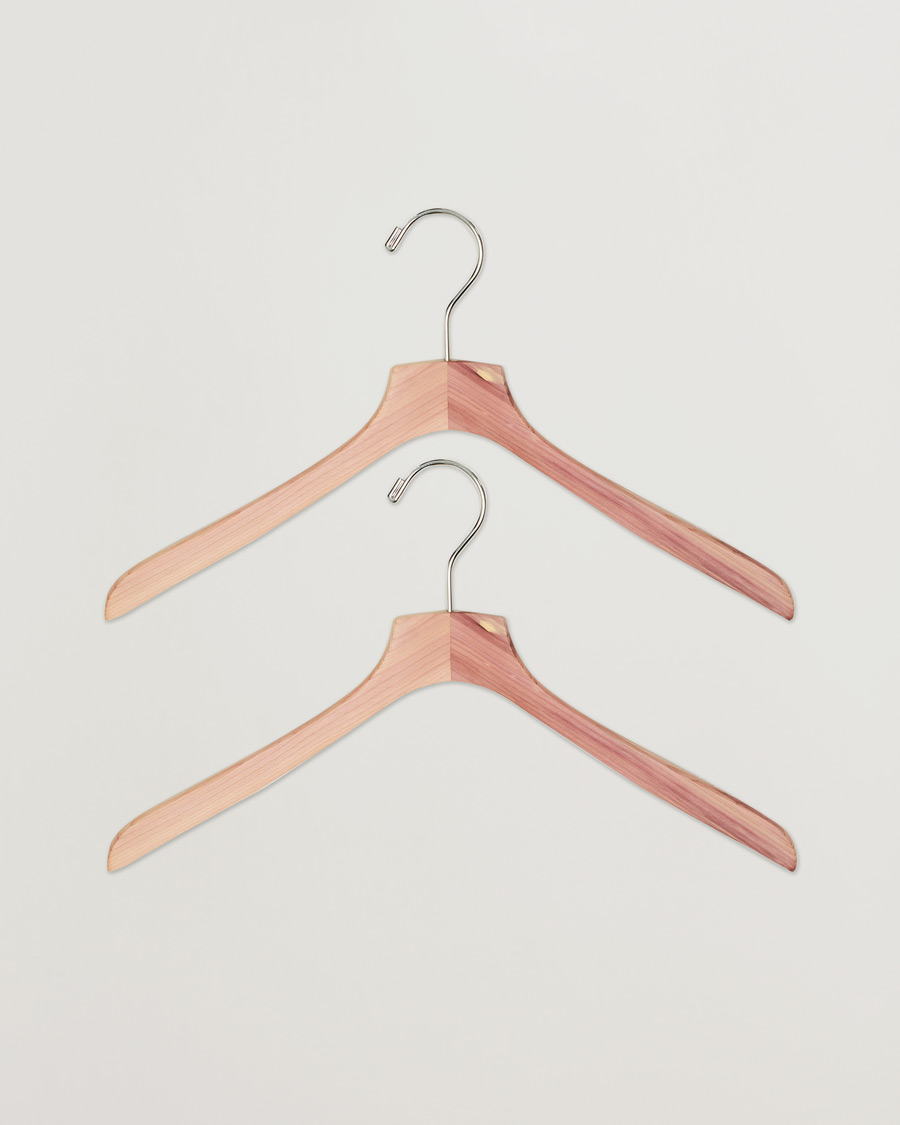Homme | Care with Carl 2-Pack Cedar Wood Shirt Hanger | Care with Carl | 2-Pack Cedar Wood Shirt Hanger
