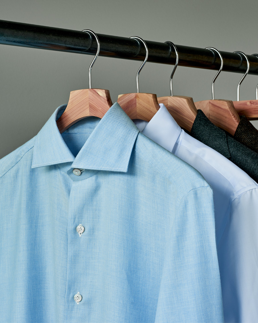 Homme | Care with Carl 2-Pack Cedar Wood Shirt Hanger | Care with Carl | 2-Pack Cedar Wood Shirt Hanger