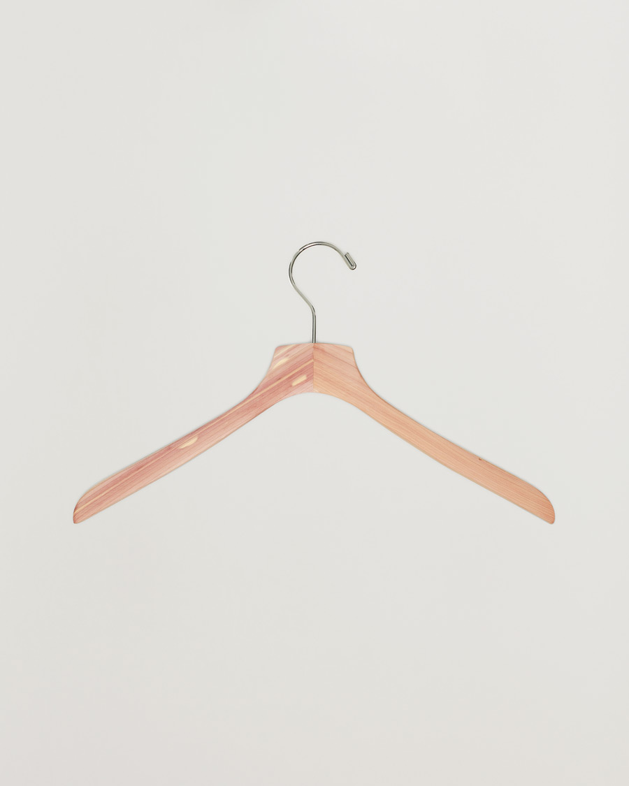 Homme | Care with Carl 2-Pack Cedar Wood Shirt Hanger | Care with Carl | 2-Pack Cedar Wood Shirt Hanger