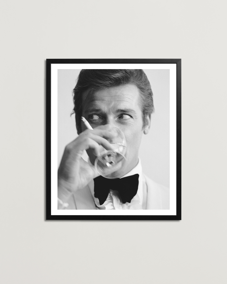 Homme | Affiches | Sonic Editions | Framed Roger Moore Shaken Not Stirred