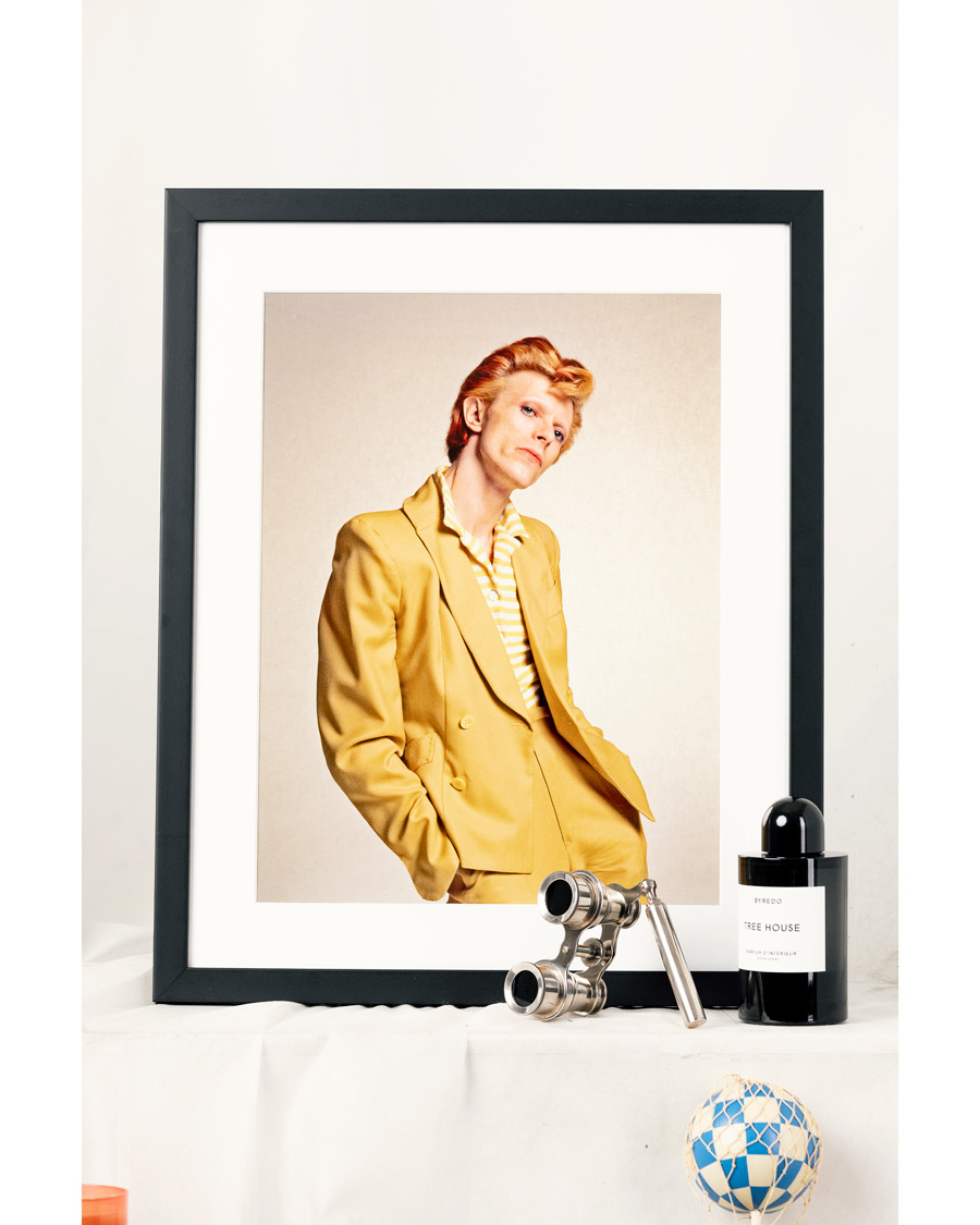 Homme | Idées de cadeaux de Noël | Sonic Editions | Framed David Bowie In Yellow Suit