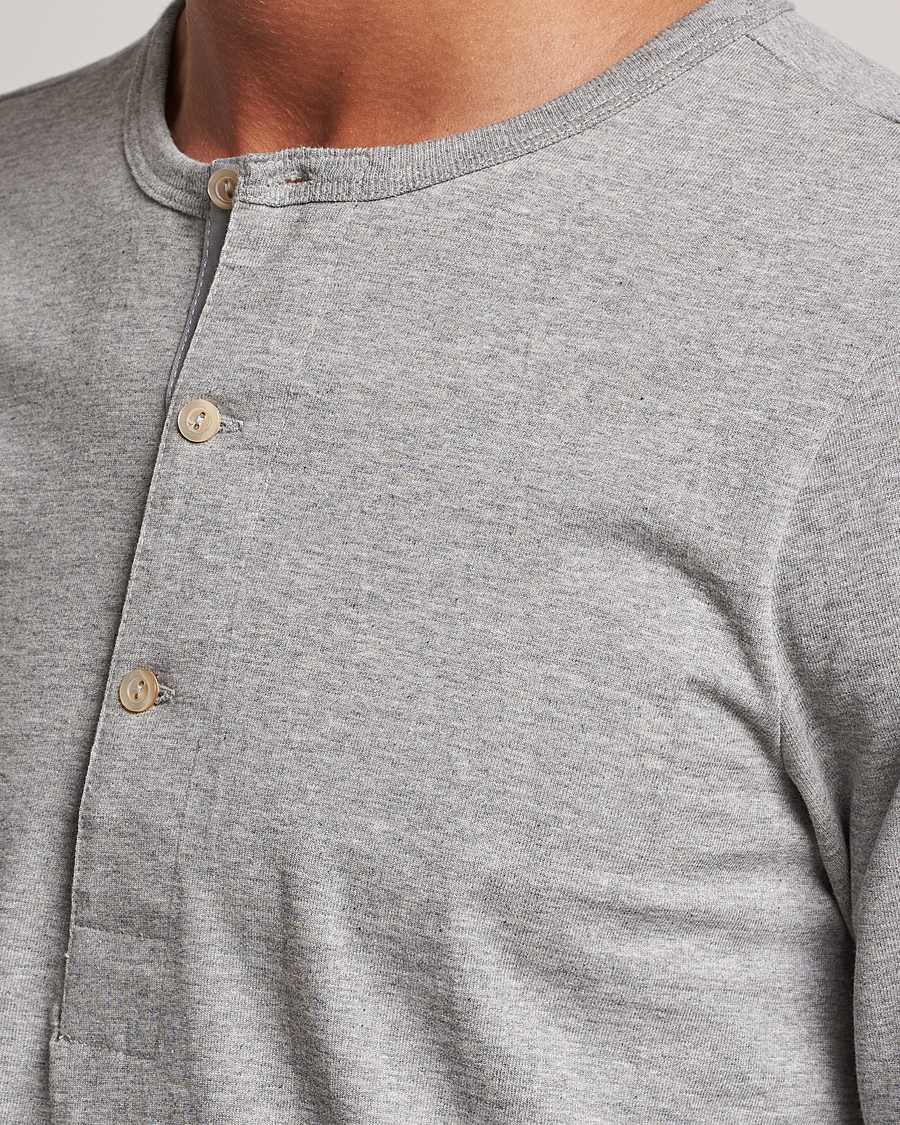 Homme | T-shirts | Merz b. Schwanen | Classic Organic Cotton Henley Sweater Grey Mel