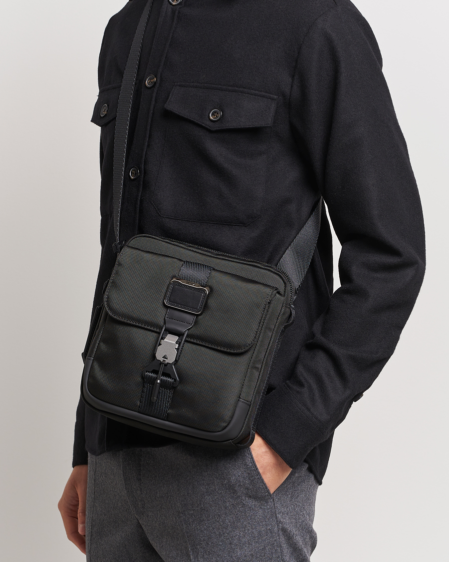 Homme | TUMI Alpha Bravo Junior Crossbody Black | TUMI | Alpha Bravo Junior Crossbody Black
