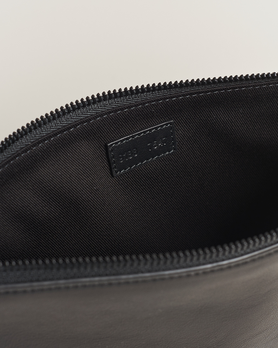 Homme | Common Projects Medium Flat Nappa Leather Pouch Black | Common Projects | Medium Flat Nappa Leather Pouch Black