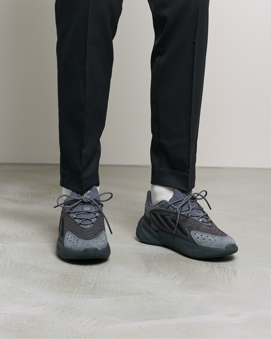 Homme | adidas Originals Ozelia Sneaker Dark Grey | adidas Originals | Ozelia Sneaker Dark Grey