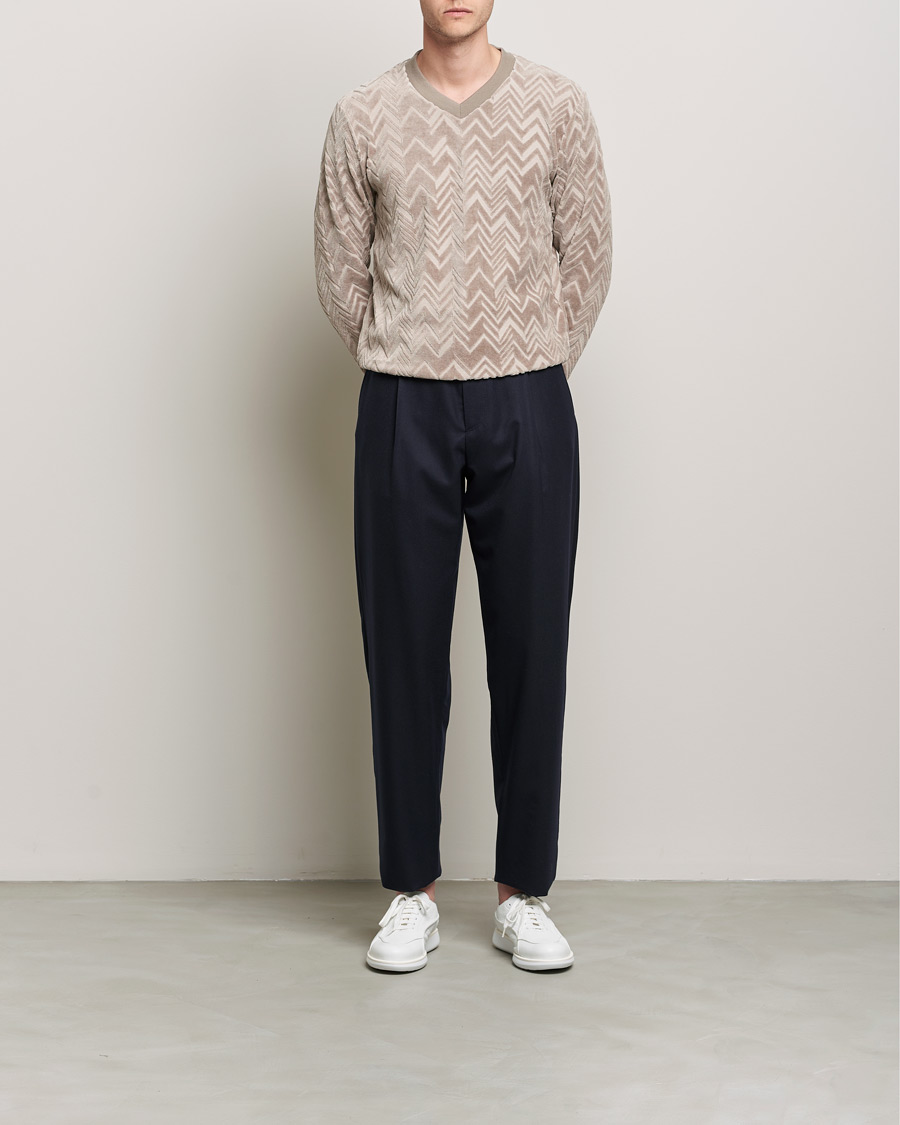 Homme | Pantalons | Giorgio Armani | Tapered Pleated Flannel Trousers Navy
