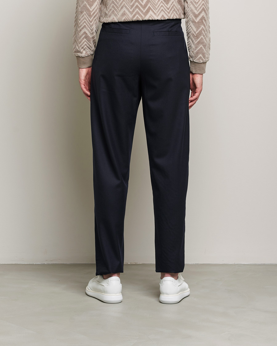 Homme | Pantalons | Giorgio Armani | Tapered Pleated Flannel Trousers Navy