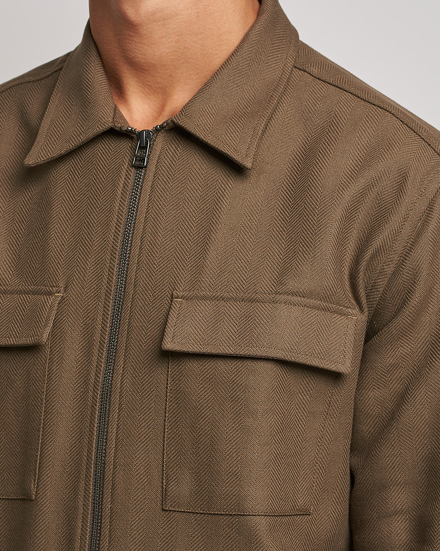 Homme | Chemises | Tiger of Sweden | Noel P Herringbone Shirt Olive Extreme