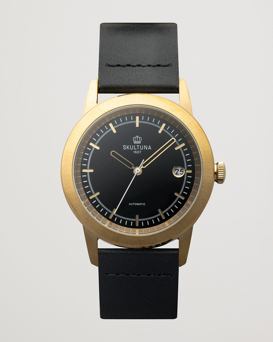 Homme | Skultuna 37mm Automatic Brass Black Dail | Skultuna | 37mm Automatic Brass Black Dail