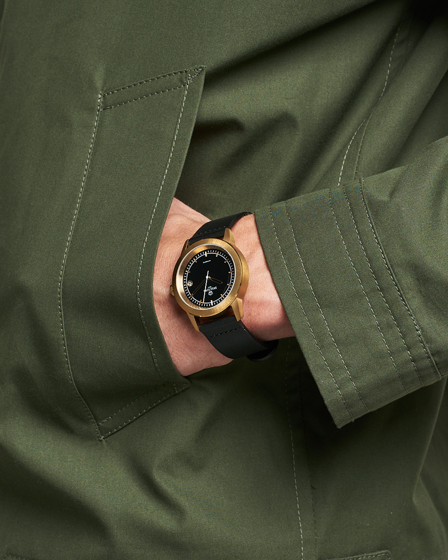 Homme | Skultuna 37mm Automatic Brass Black Dail | Skultuna | 37mm Automatic Brass Black Dail