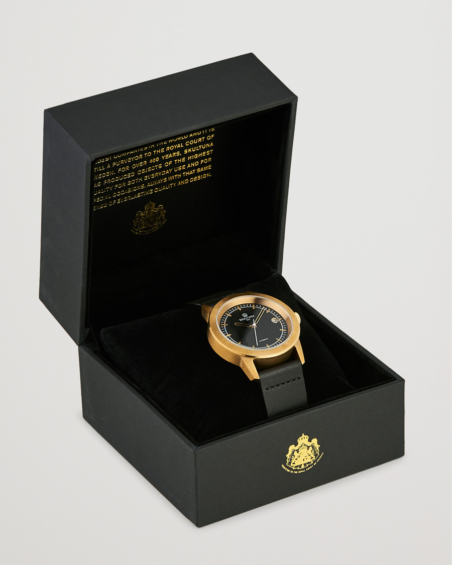 Homme | Skultuna 37mm Automatic Brass Black Dail | Skultuna | 37mm Automatic Brass Black Dail
