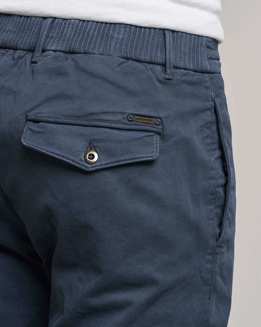 Homme | Pantalons | Incotex | Slim Fit Satin Drawstring Joggers Navy