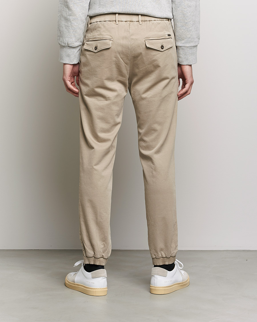 Homme | Pantalons | Incotex | Slim Fit Satin Drawstring Joggers Light Beige