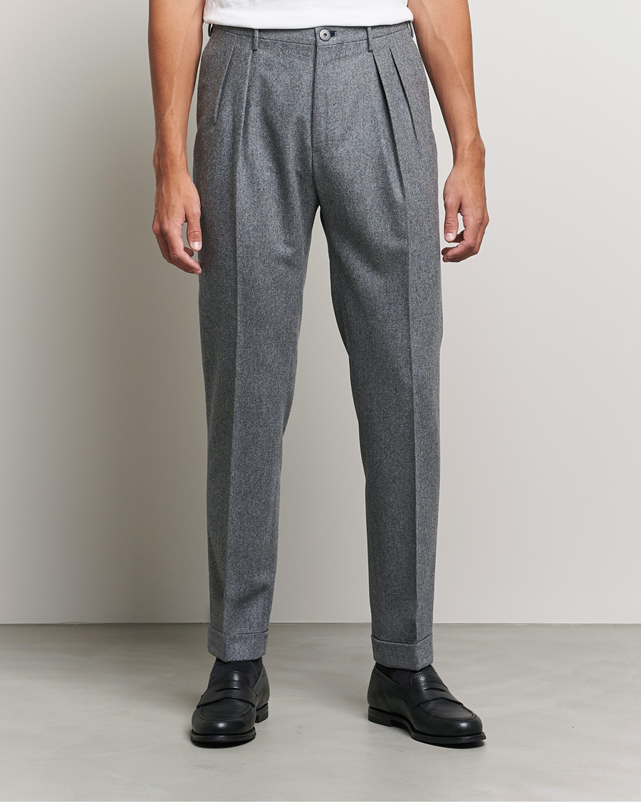 Homme | Pantalons | Incotex | Pleated Flannel Trousers Grey Melange