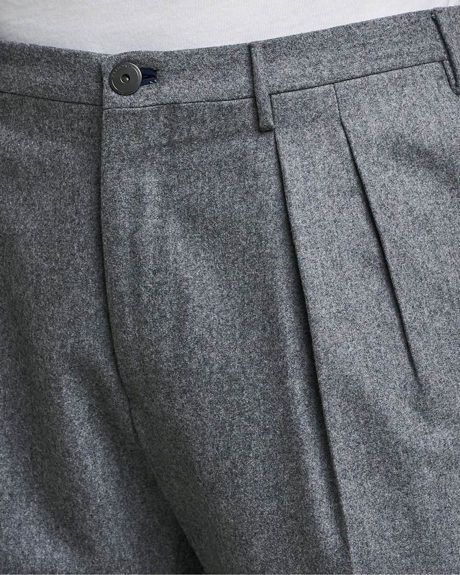 Homme | Pantalons | Incotex | Pleated Flannel Trousers Grey Melange