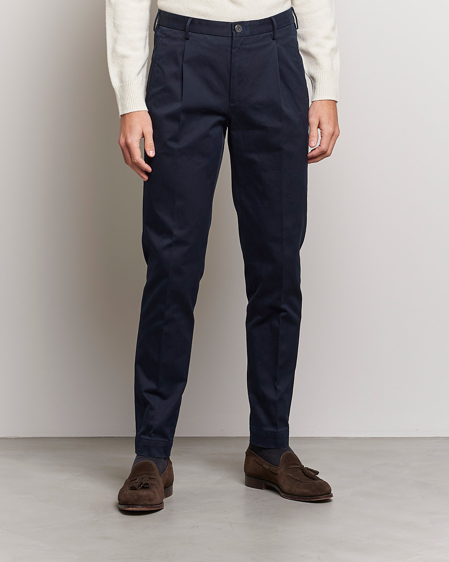 Homme | Pantalons | Incotex | Pleated Cotton Stretch Chinos Navy