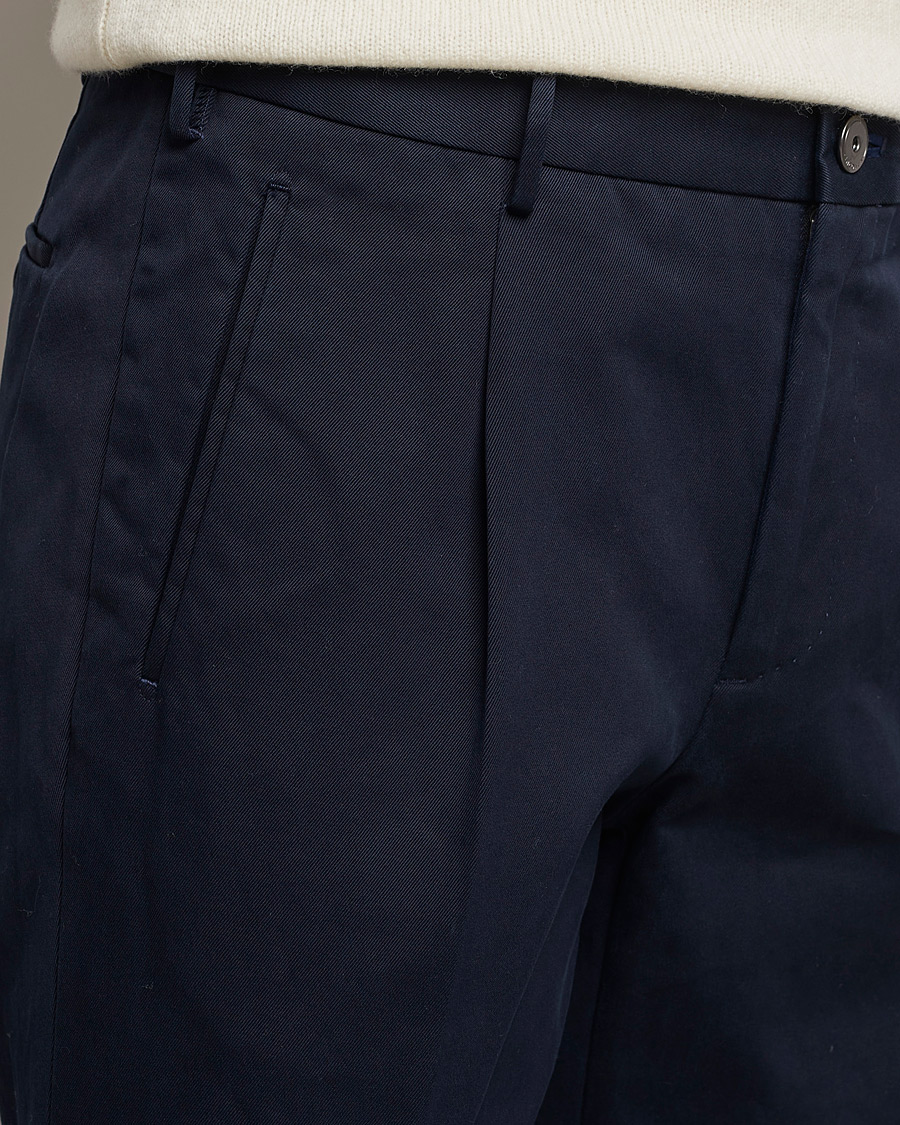 Homme | Pantalons | Incotex | Pleated Cotton Stretch Chinos Navy