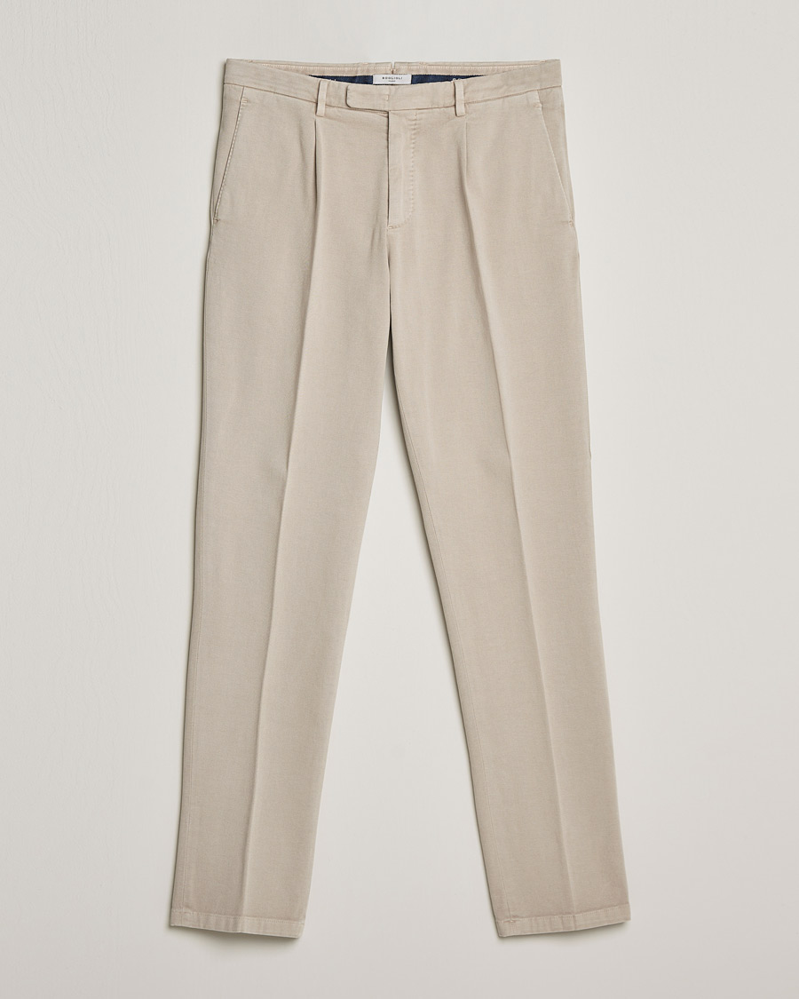 Homme | Pantalons | Boglioli | Pleated Cotton Twill Trousers Beige