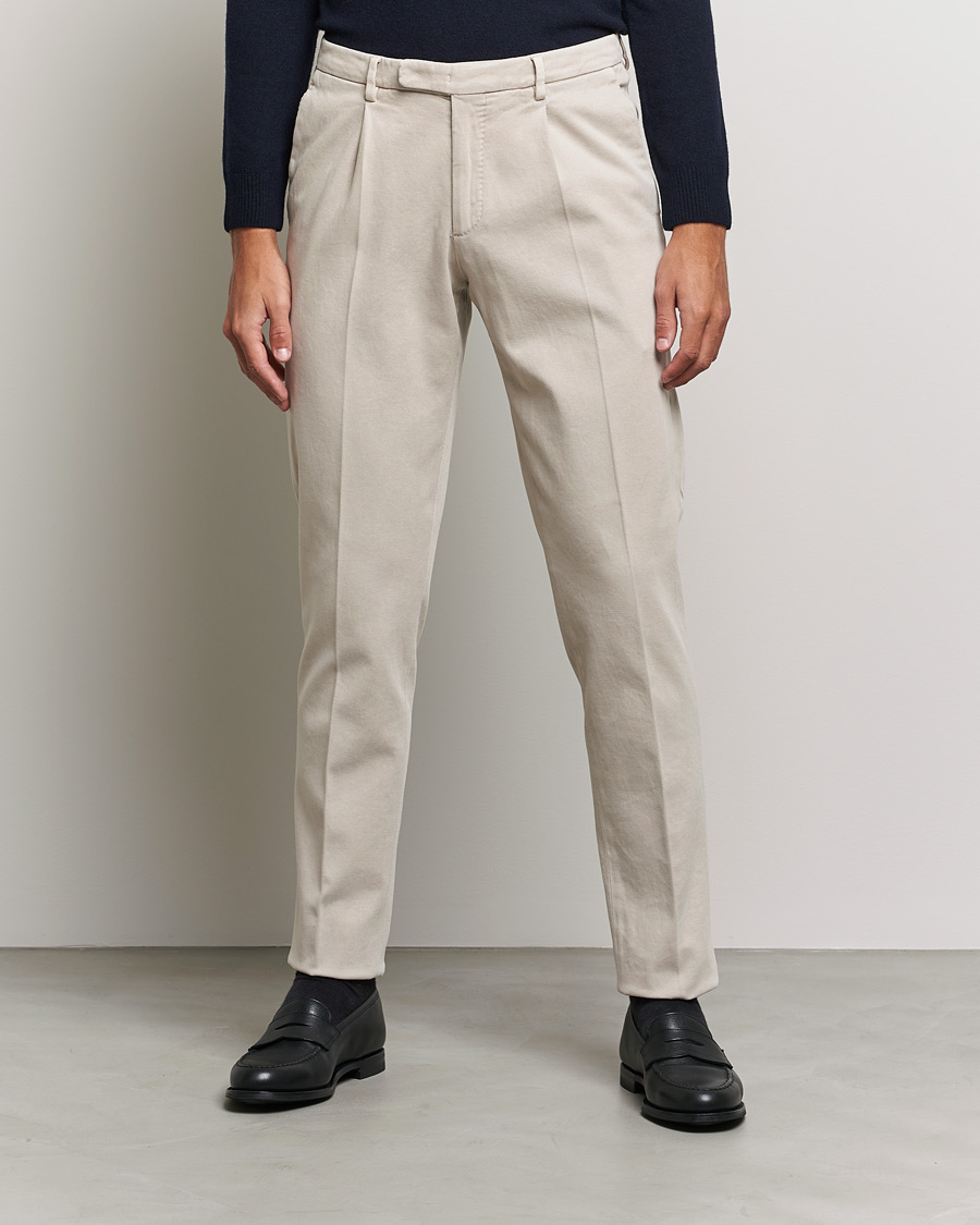 Homme | Pantalons | Boglioli | Pleated Cotton Twill Trousers Beige
