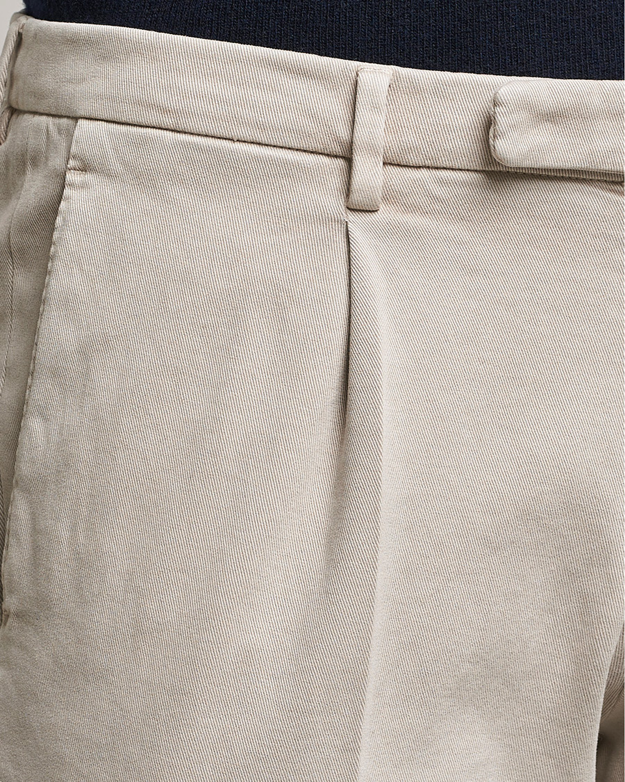 Homme | Pantalons | Boglioli | Pleated Cotton Twill Trousers Beige
