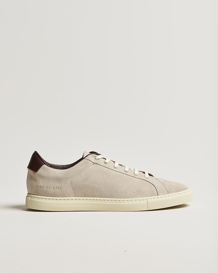Homme | Common Projects Retro Low Suede Sneaker Off White/Red | Common Projects | Retro Low Suede Sneaker Off White/Red